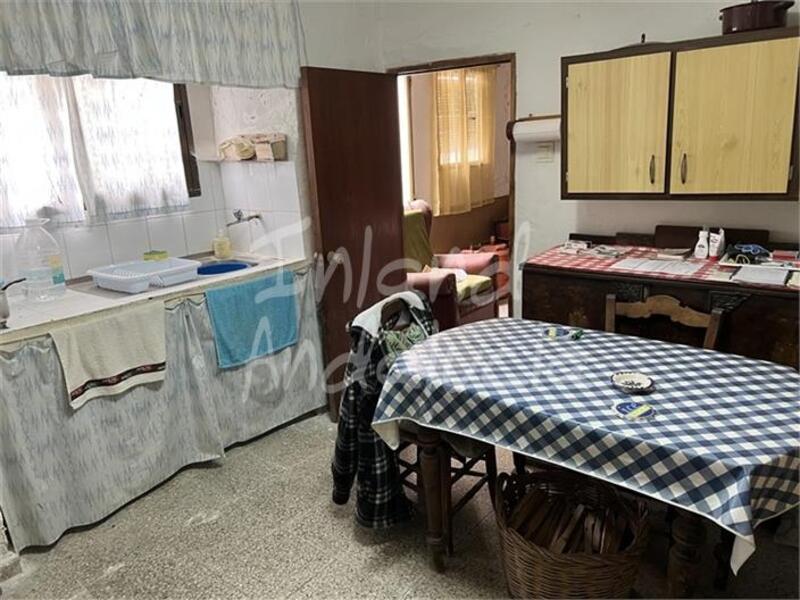 5 bedroom Townhouse for sale