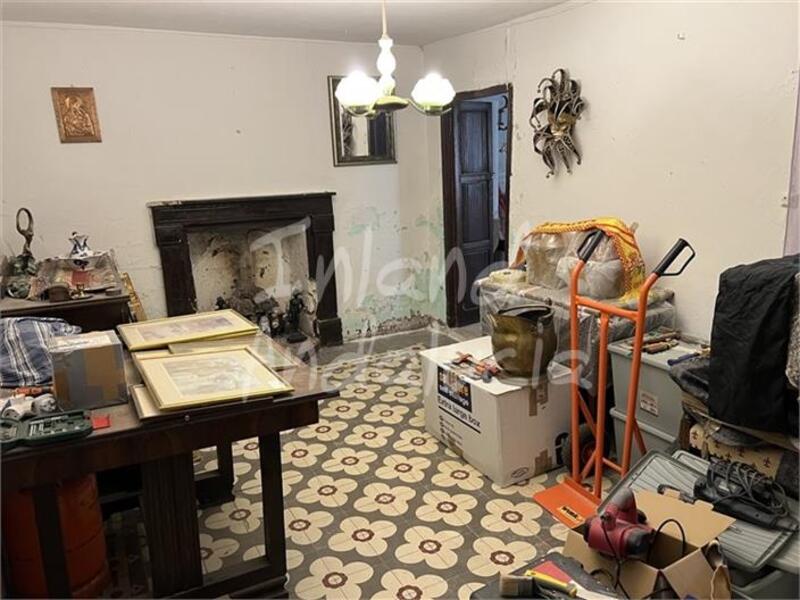 5 bedroom Townhouse for sale