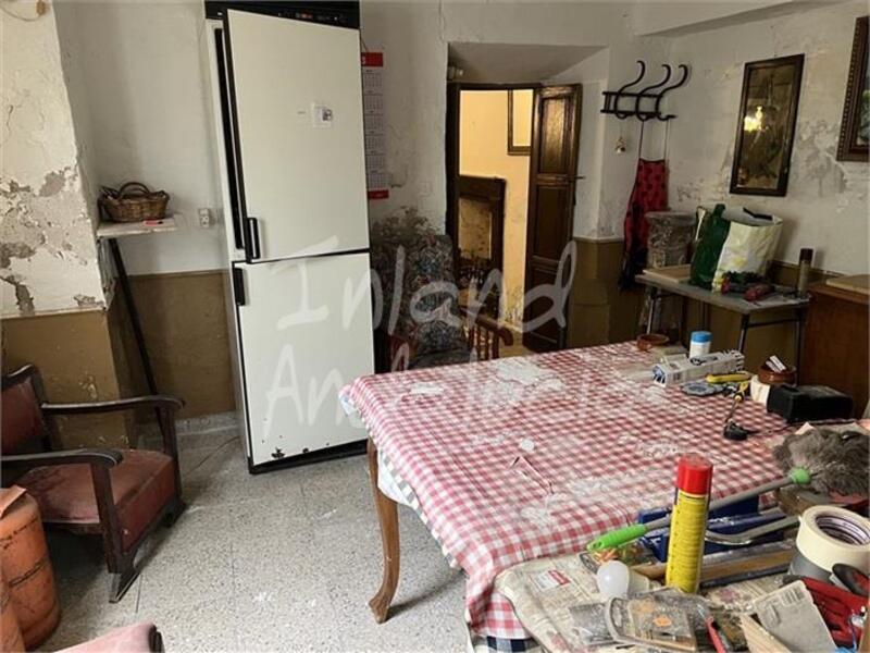 5 bedroom Townhouse for sale