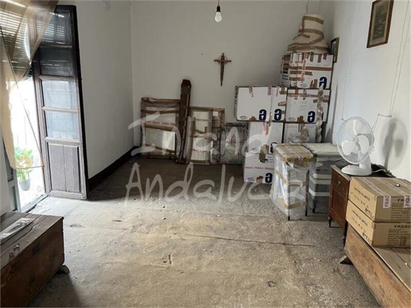 5 bedroom Townhouse for sale