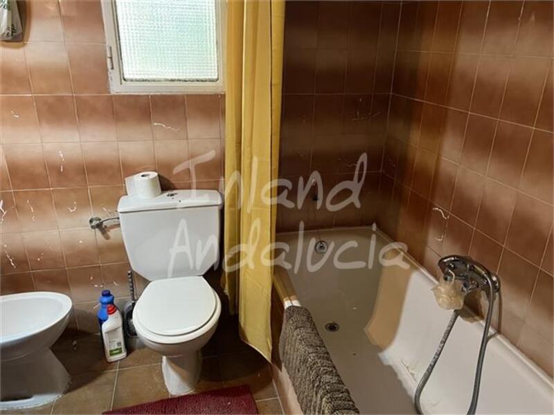 5 bedroom Townhouse for sale