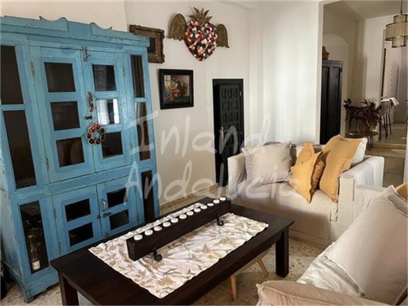 4 bedroom Townhouse for sale