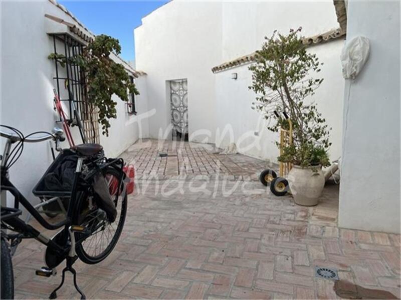4 bedroom Townhouse for sale