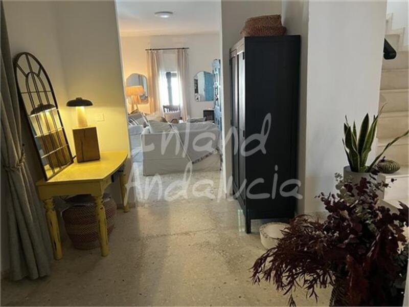 4 bedroom Townhouse for sale