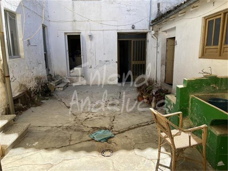 4 bedroom Townhouse for sale