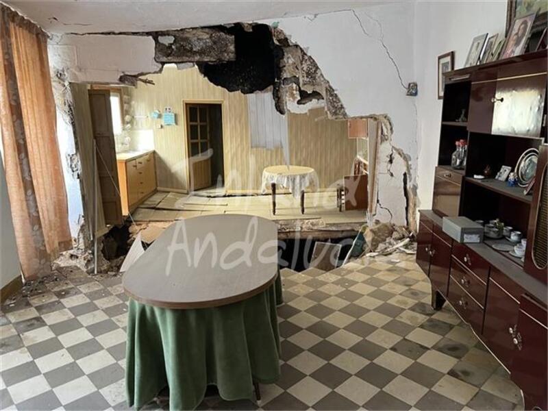 4 bedroom Townhouse for sale