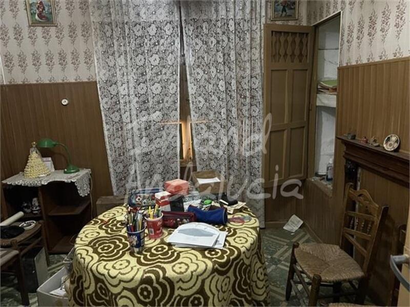 4 bedroom Townhouse for sale