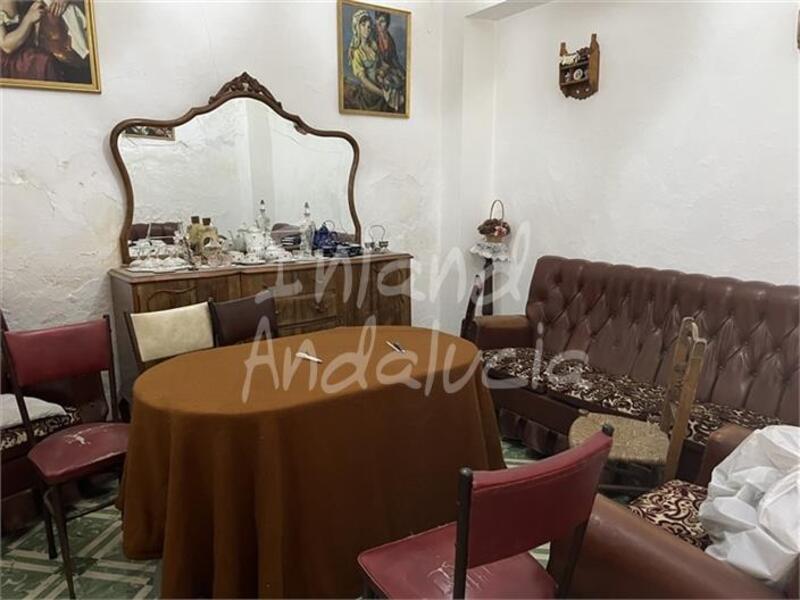 4 bedroom Townhouse for sale