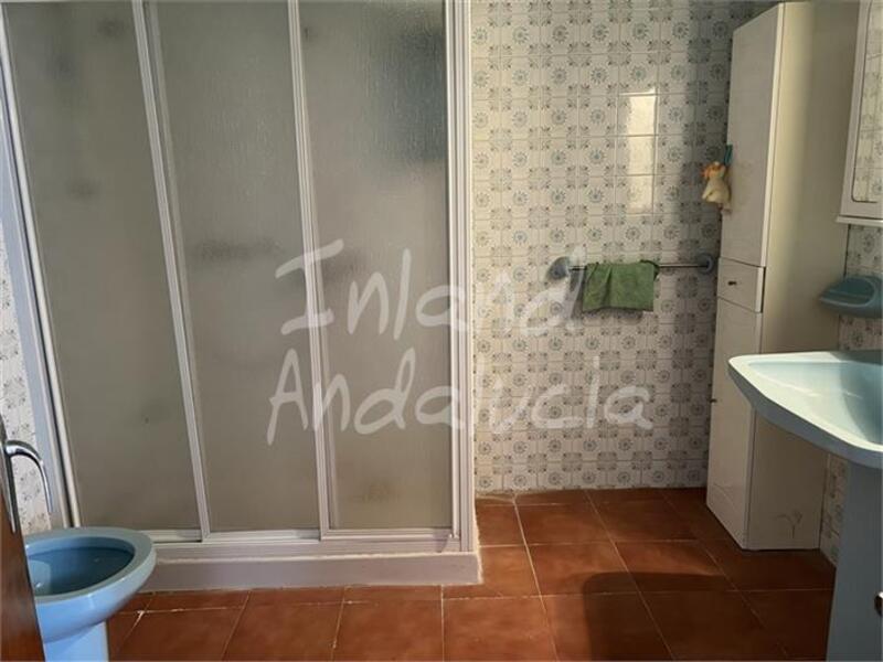 4 bedroom Townhouse for sale