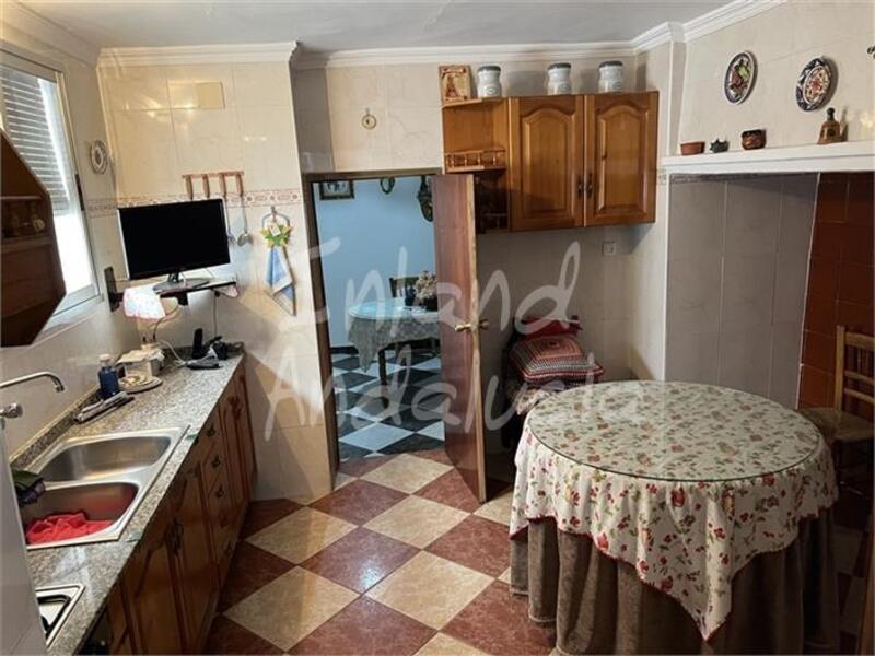 6 bedroom Townhouse for sale