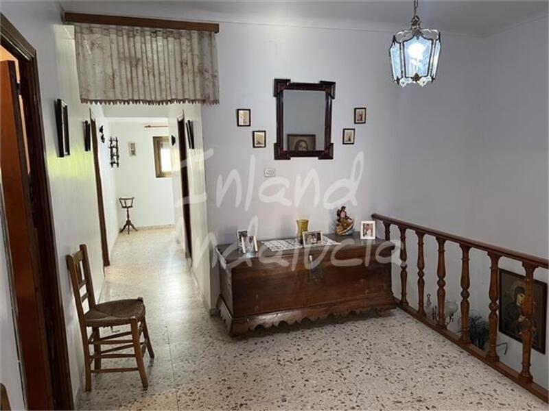 6 bedroom Townhouse for sale