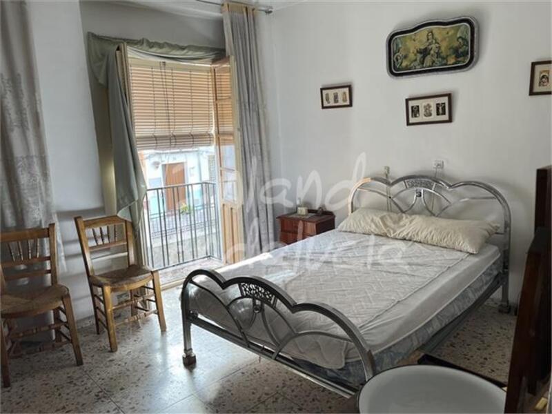 6 bedroom Townhouse for sale