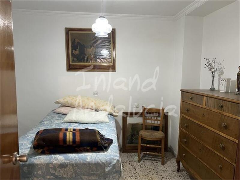 6 bedroom Townhouse for sale