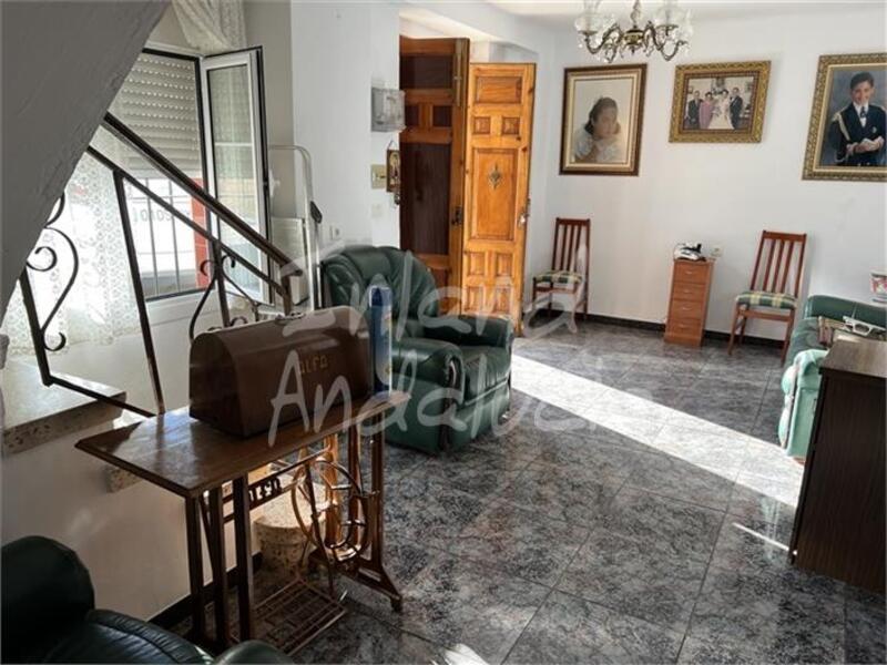 4 bedroom Townhouse for sale