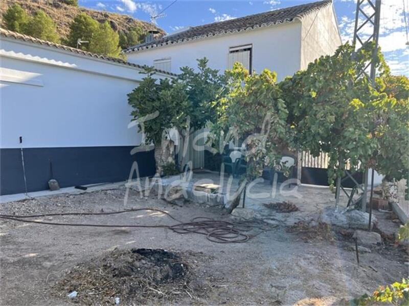4 bedroom Townhouse for sale