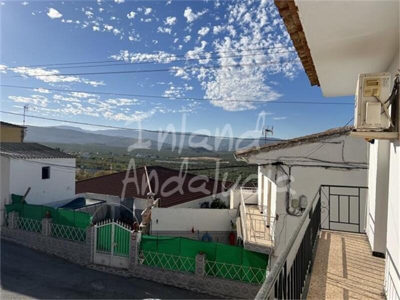4 bedroom Townhouse for sale
