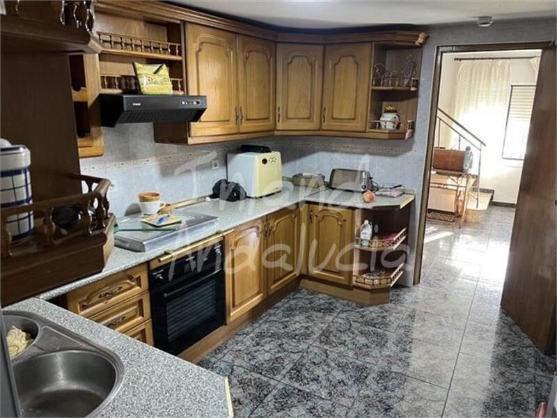 4 bedroom Townhouse for sale