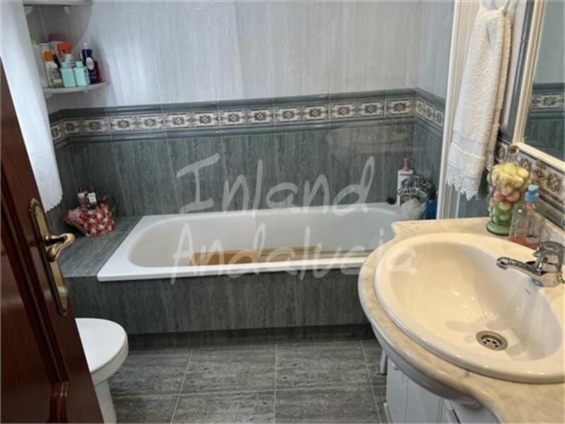 5 bedroom Townhouse for sale