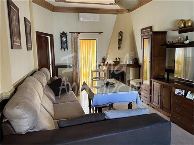 5 bedroom Townhouse for sale