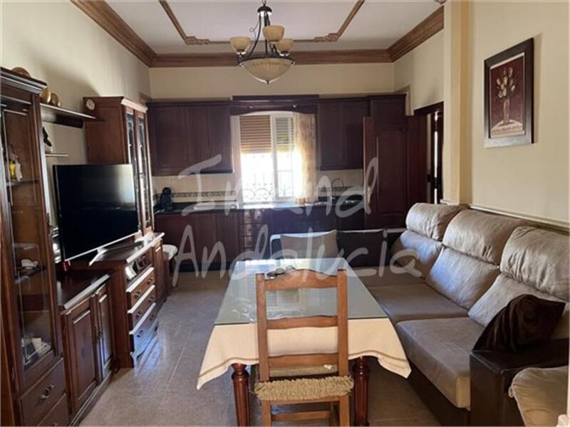 5 bedroom Townhouse for sale