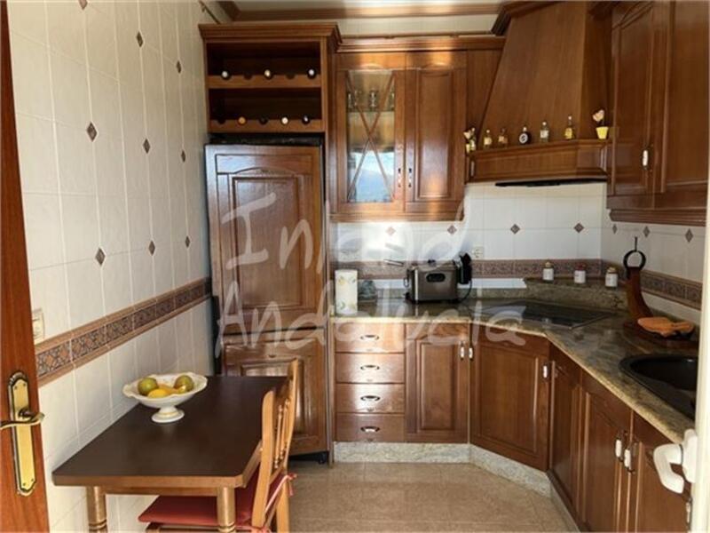 5 bedroom Townhouse for sale