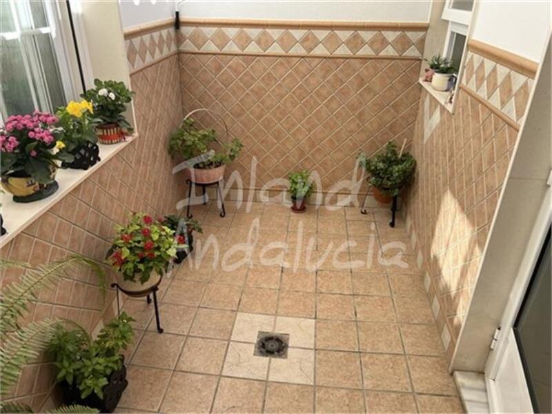 5 bedroom Townhouse for sale