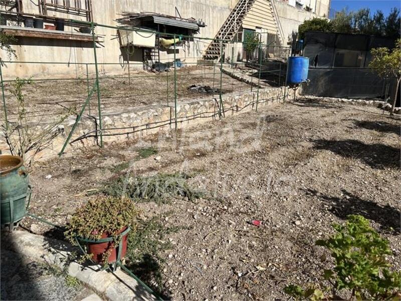 5 bedroom Townhouse for sale