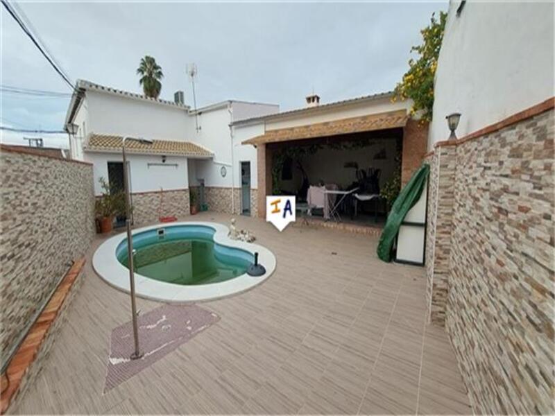 4 спальная комната городская тюрьма продается