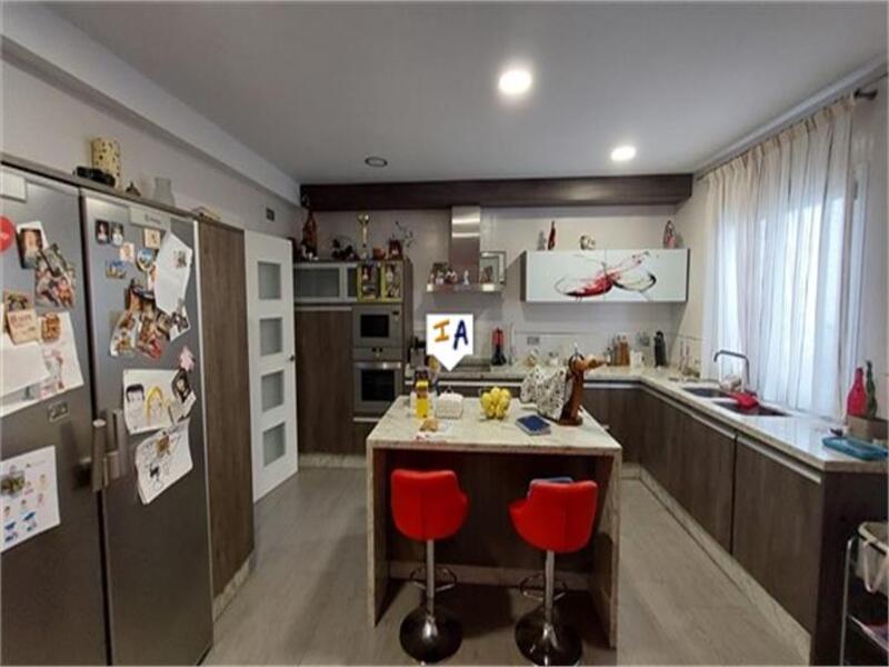 4 спальная комната городская тюрьма продается