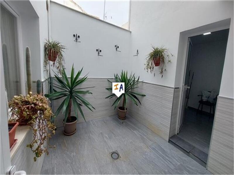 4 спальная комната городская тюрьма продается