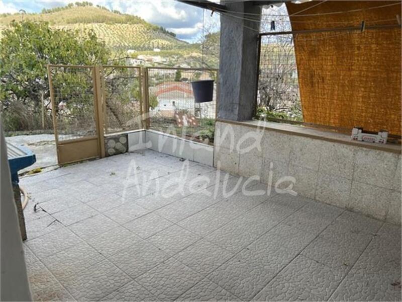 3 спальная комната городская тюрьма продается