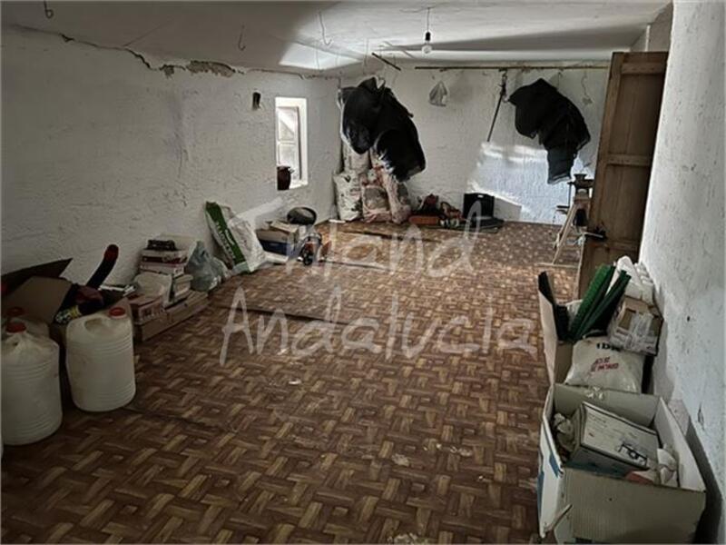 3 спальная комната городская тюрьма продается