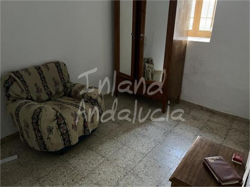 3 спальная комната городская тюрьма продается