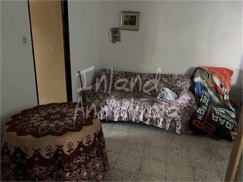 3 спальная комната городская тюрьма продается