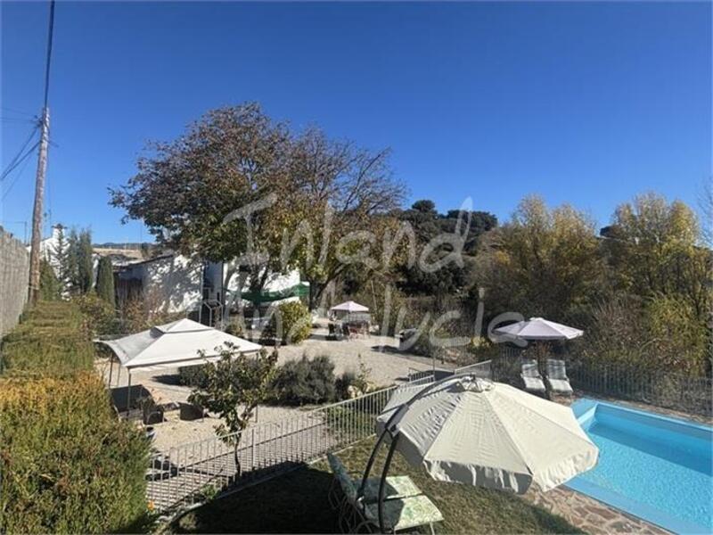 6 soverom Herregård til salgs