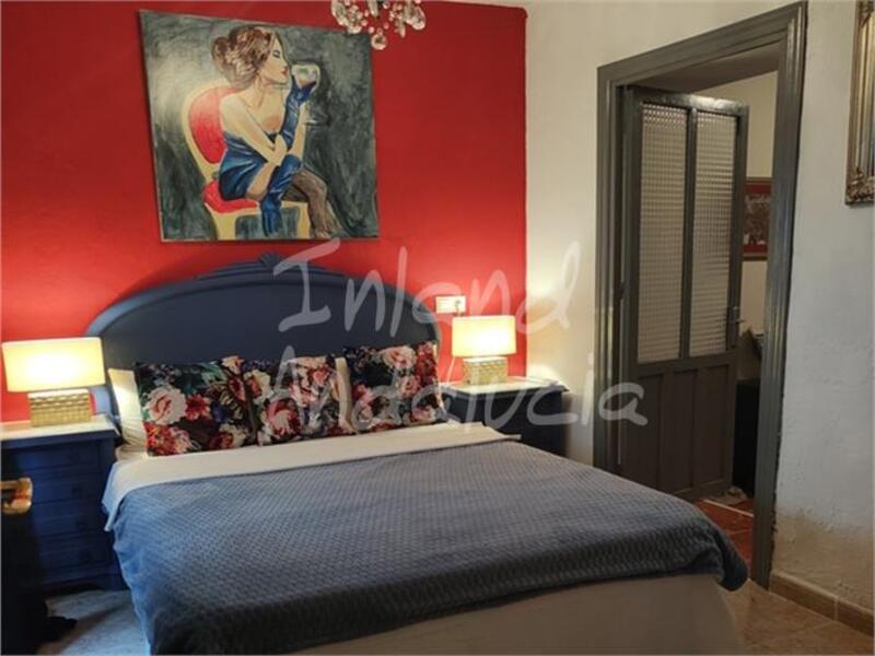 6 спальная комната городская тюрьма продается