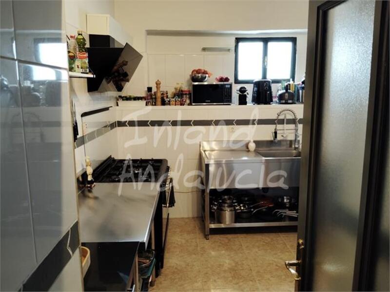 6 спальная комната городская тюрьма продается