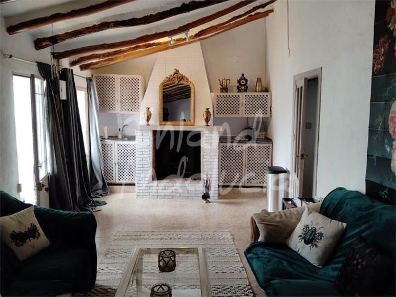 6 спальная комната городская тюрьма продается