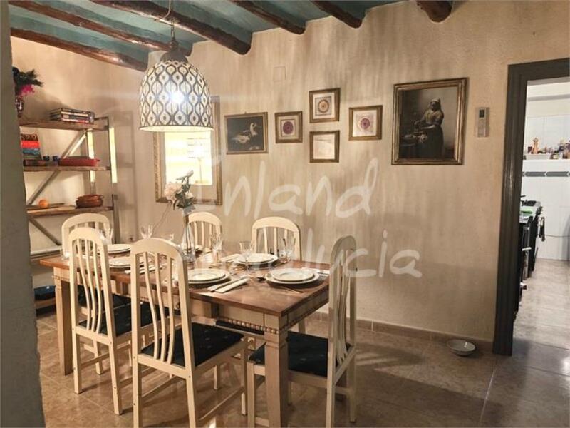 6 спальная комната городская тюрьма продается