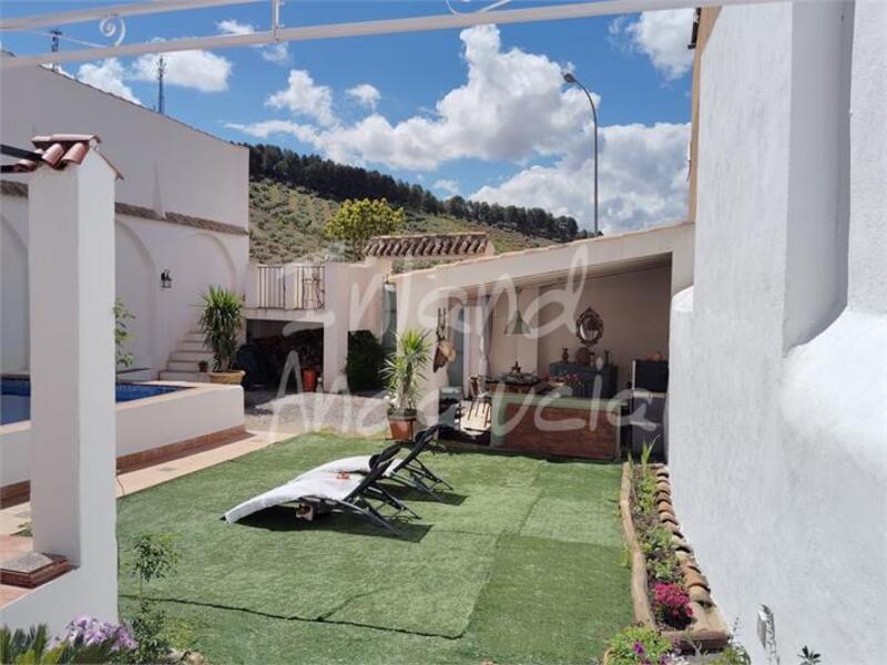 6 спальная комната городская тюрьма продается