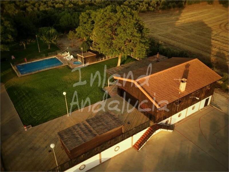 Villa till salu i La Carlota, Córdoba