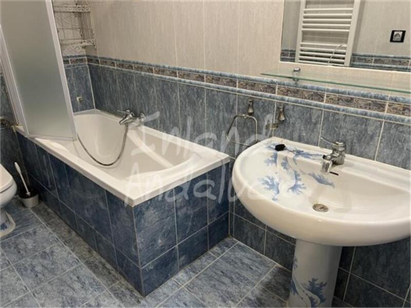 3 slaapkamer Gezinswoning Te koop