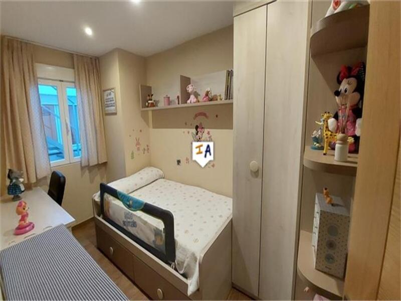 6 bedroom Townhouse for sale