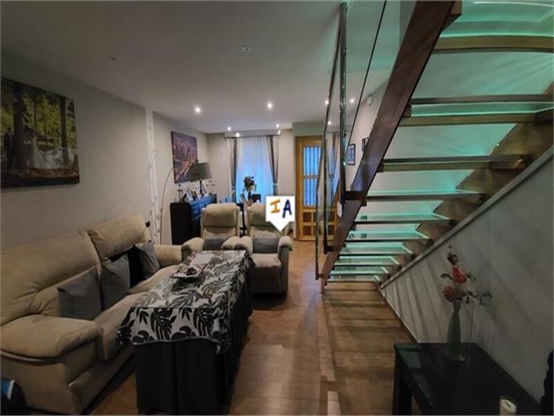 6 bedroom Townhouse for sale