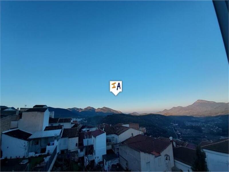 6 bedroom Townhouse for sale