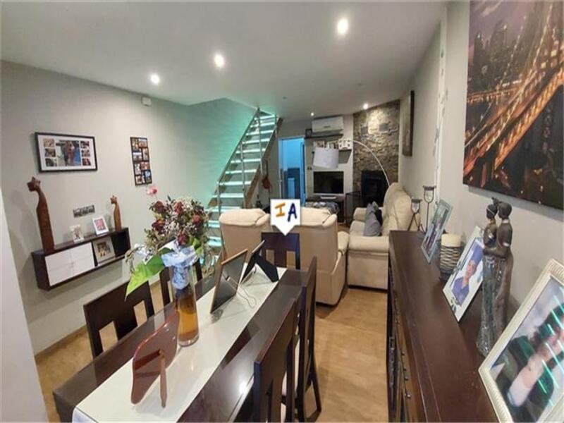 6 bedroom Townhouse for sale