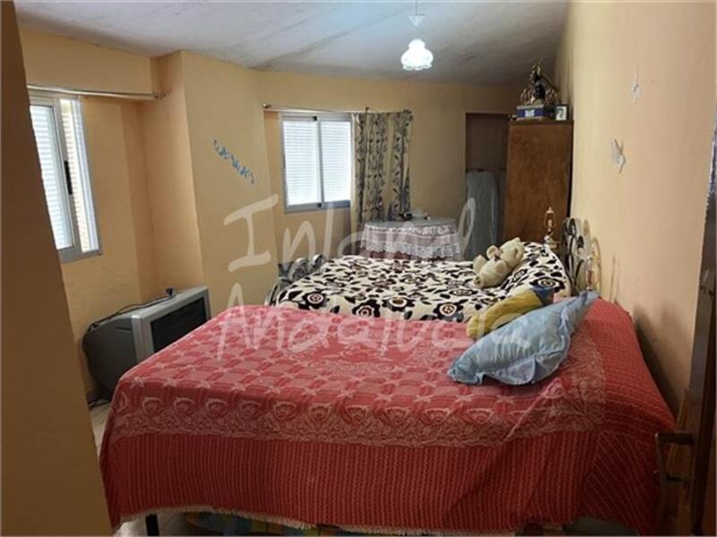 4 bedroom Townhouse for sale