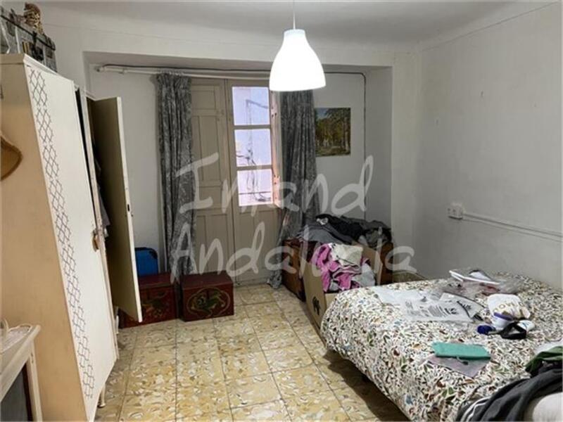 8 soveværelse Byhus til salg