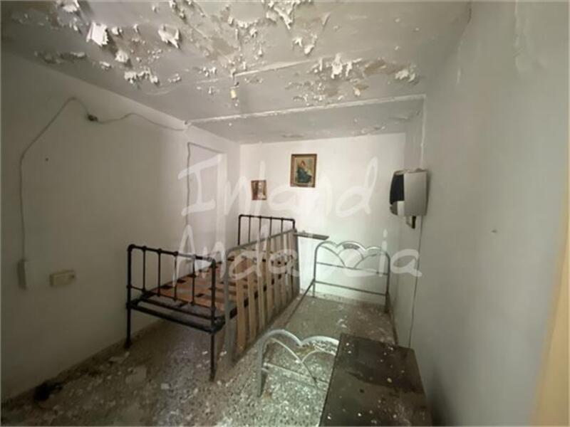 4 bedroom Townhouse for sale