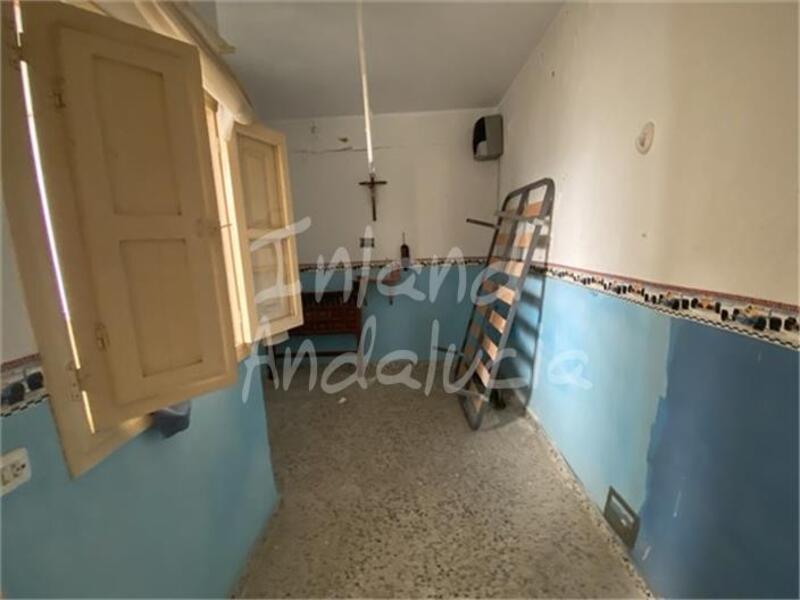 4 bedroom Townhouse for sale